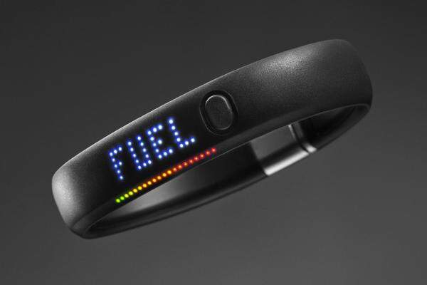 Fitness-Tracker gehören mittlerweile zum Standardprogramm und alle großen Firmen ziehen nach. Nikes Fuelband war eines der ersten Fit-Armbänder, das nun zahllose Konkurrenz bekommt.