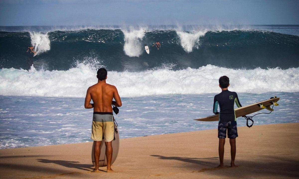 Wellenreiten ist auch eine Philosophie, am Anfang steht immer die Neugier, der Ausblick. Vor allem in Haleiwa, Hawaii. Dort, wo die "Pipeline"-Welle zu Hause ist.