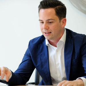 Philipp Maderthaner in seinem Büro.