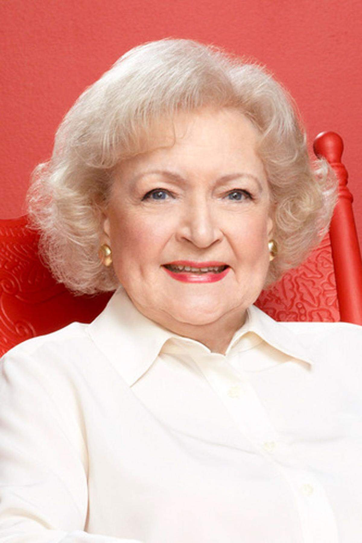 Amerikas "Golden Girl" Betty White ist drei Monate nach ihrem 90. Geburtstag zum Twitter-Star geworden. Kurz nach ihrer ersten Botschaft hatte die Schauspielerin schon über 190.000 Follower. In ihrem ersten Tweet schrieb sie noch etwas fassungslos: "Hallo Twitter! Und alle sagten, das würde niemals passieren. Oh warte, das war ich selbst". 