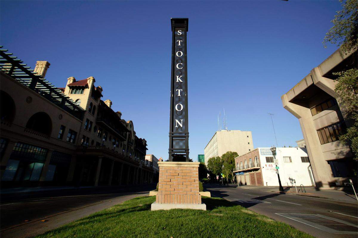 Stockton ist damit die größte US-amerikanische Stadt, die jemals für bankrott erklärt wurde. "Die Stadt wird bis Freitag das Konkursverfahren in Gang setzen", sagte Rathaus-Sprecherin Connie Cochran.