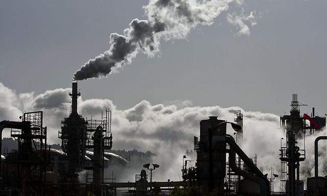 File photo of ConocoPhillips oil refinery in San Pedro