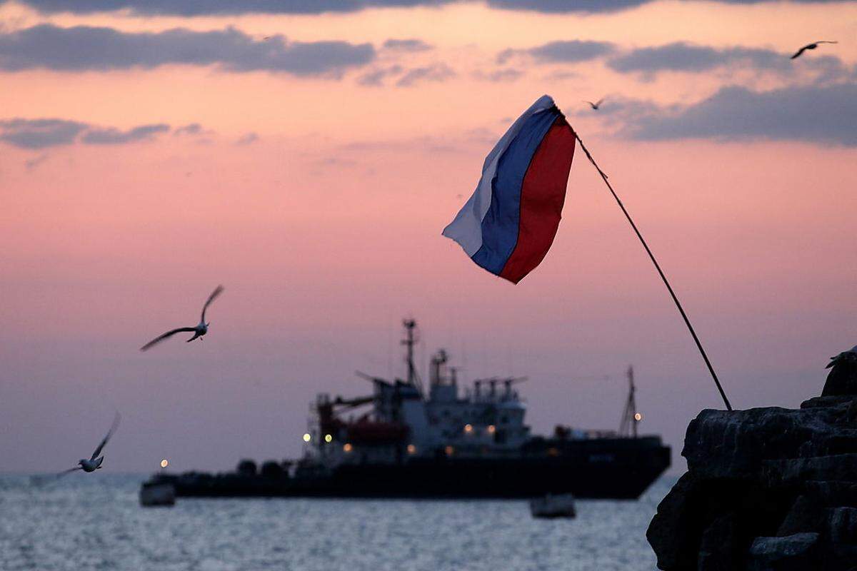 Vermeintliche Idylle: Abendszene im Hafen von Sewastopol.