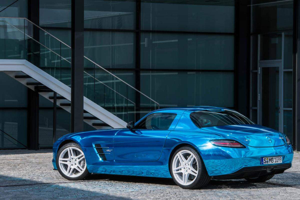 Name: Mercedes SLS AMG Electric Drive Preis: 420.000 Euro Motor: 4x Permanentmagnet-Synchron Leistung: 552 kW/1000 Nm 0–100 km/h: 3,9 Sekunden Kapazität: 60 kWh Reichweite: 250 km gemäß NEFZ