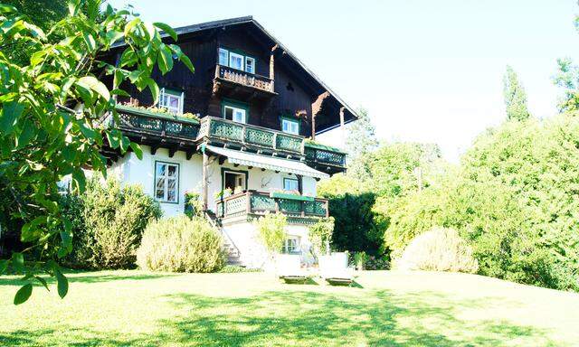 Das Haus im Salzkammergut-Stil wurde 1899 erbaut. 