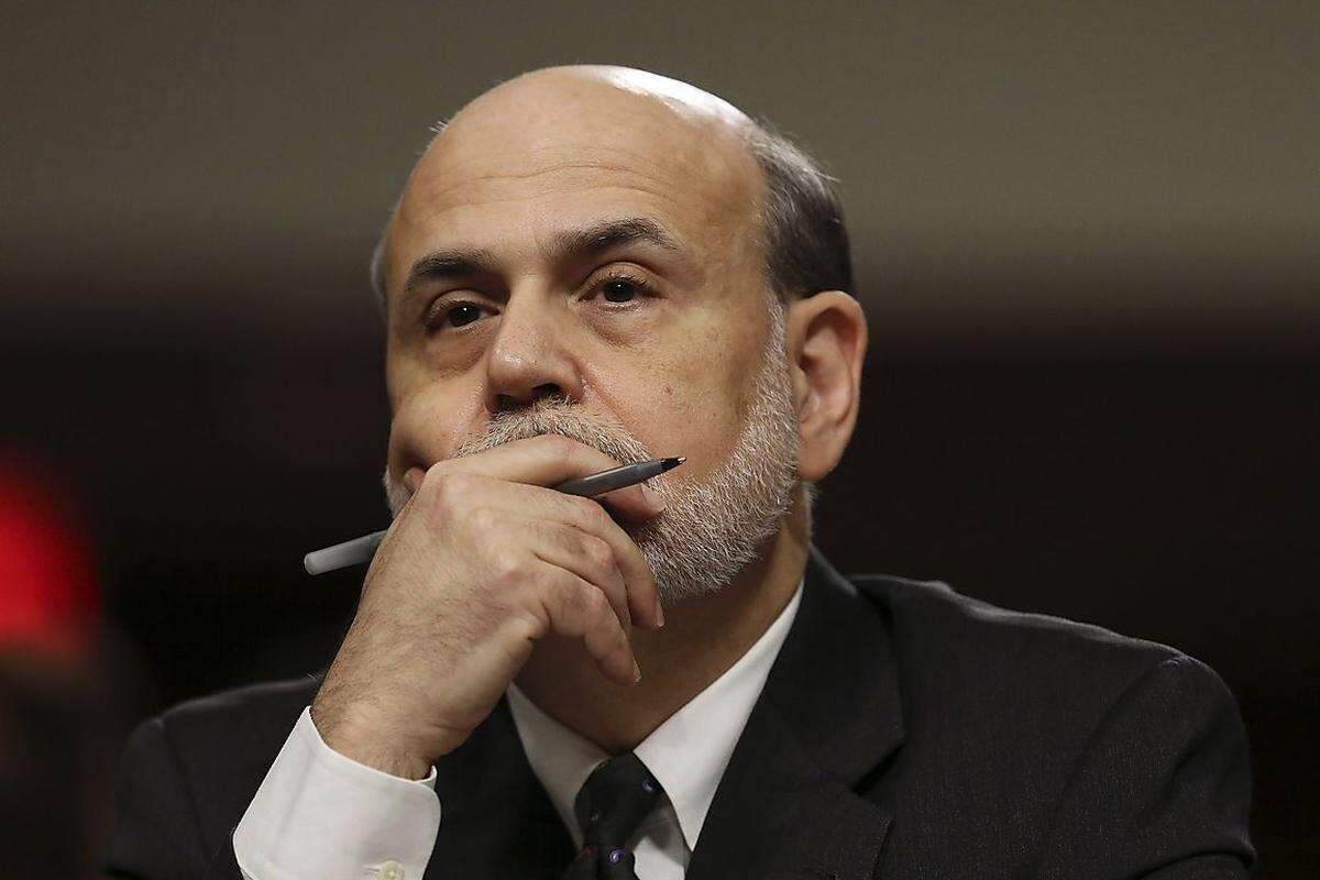 Der scheidende Fed-Chef Ben Bernanke ist inzwischen geradezu berüchtigt für seine Vorhersagen. 2005 beantwortete er die Frage, ob US-Immobilienpreise je fallen könnten so: "Das ist sehr unwahrscheinlich". Zwei Jahre später platzte die Subprime-Blase, die US-Immopreise fielen wie ein Stein ...