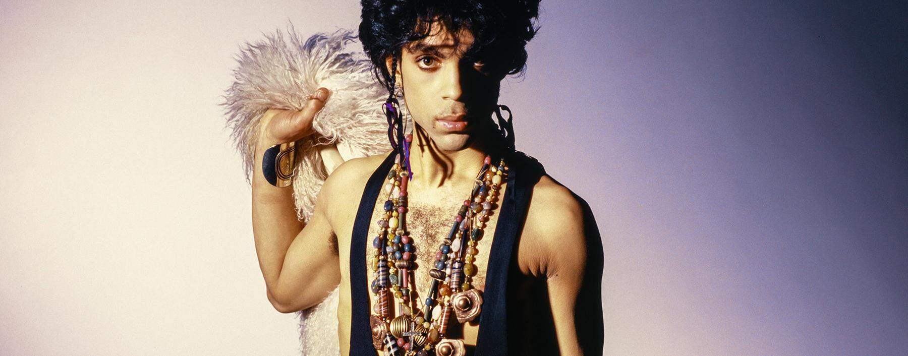 Ein Zeichen seiner Zeit: Der wandlungsfähige Superstar Prince in seines Lebens Mitte – 2016 starb er mit nur 57 Jahren.