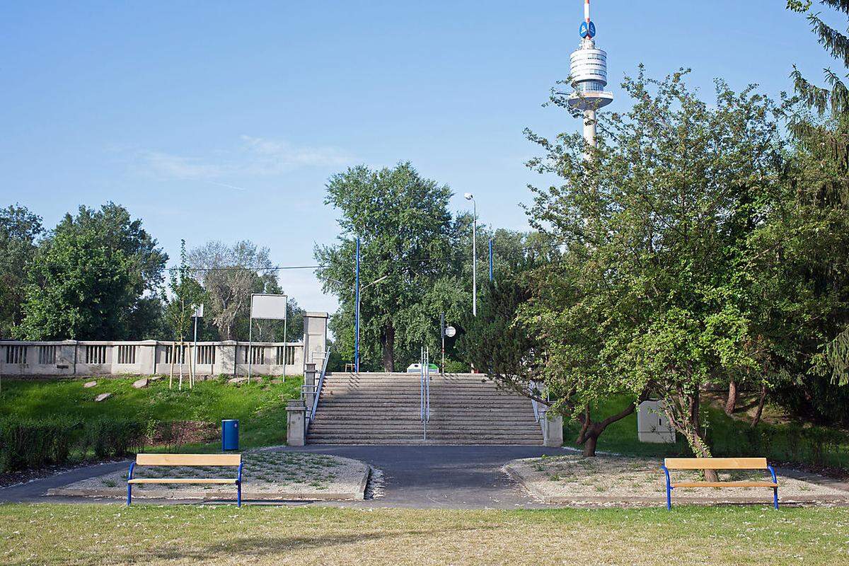 Im Jahr seit der Eröffnung wurde diese Liegewiese immerhin zur beliebtesten Gratis-Badegelegenheit der Stadt.