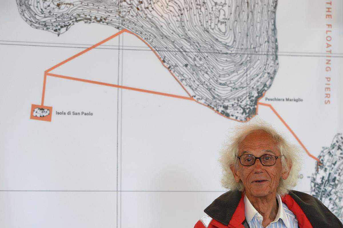 Christo freute sich über die Resonanz auf sein Projekt: "Menschen kommen von überall her, um nirgendwo hin zu gehen". Mit den "Floating Piers" kehrte der gebürtige Bulgare erstmals nach mehr als 40 Jahren nach Italien zurück.