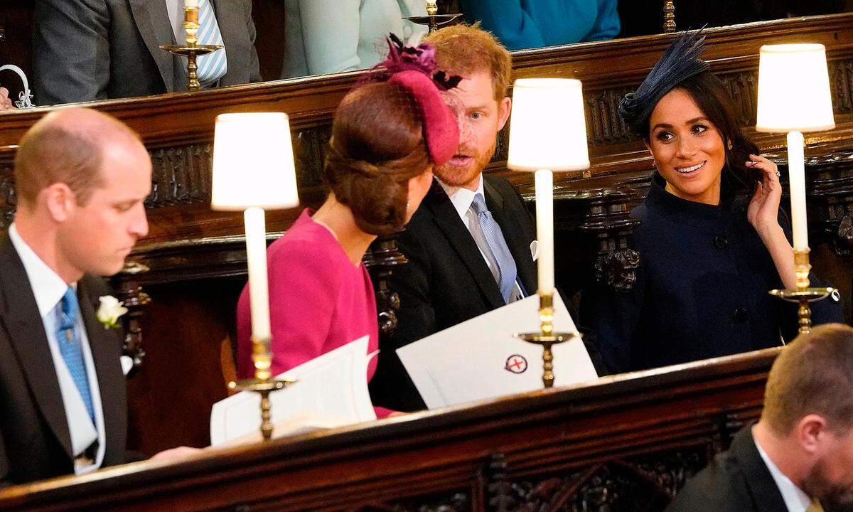 Die fantastischen Vier treffen ein: Prinz William, Herzogin Kate, Prinz Harry und Herzogin Meghan hier beim Warten auf die Braut.