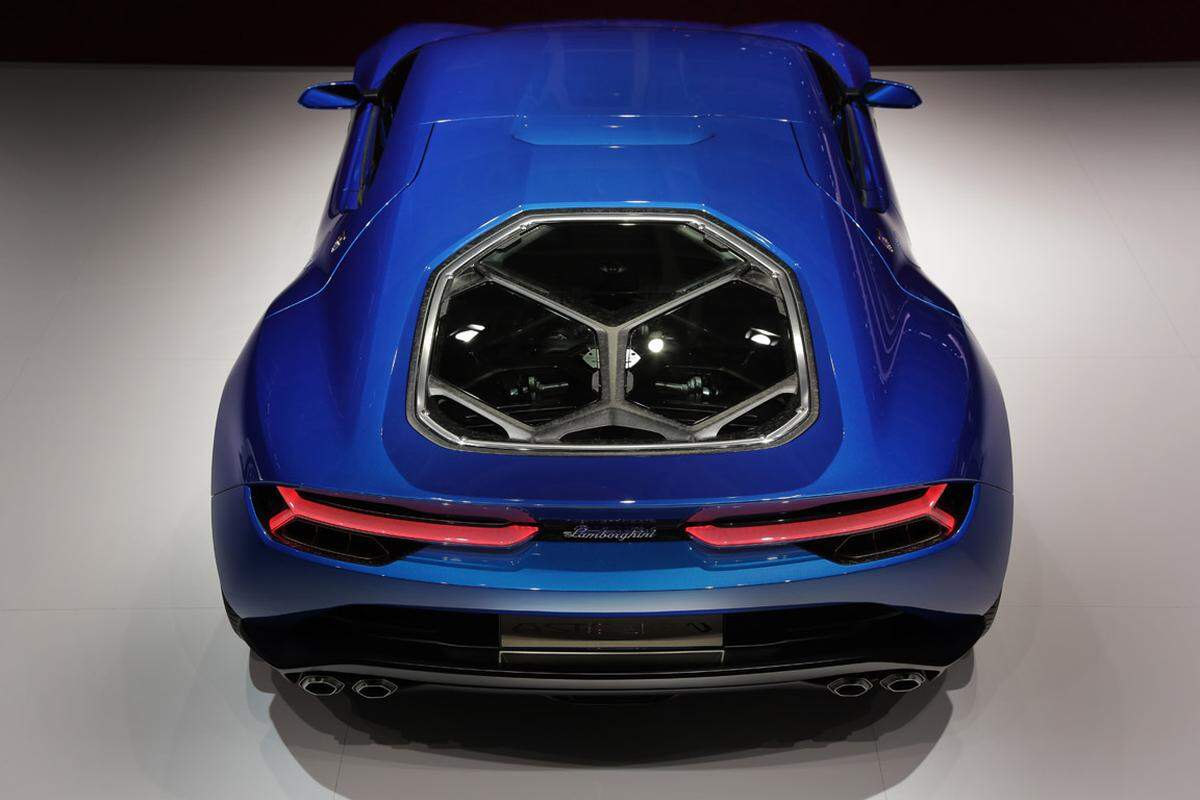 Im Elektrobetrieb schafft der Lamborghini eine Reichweite von 50 Kilometer. Die Höchstgeschwindigkeit im abgasfreien Modus liegt bei 125 km/h.