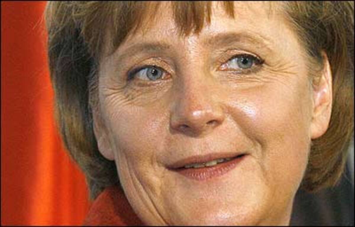 22. November 2006: Angela Merkel ist längst ihrer Opferrolle entwachsen und hat ihren Stil gefunden. Ihre politischen Antennen funktionieren gut. Sie spürt, dass soziale Themen künftig wichtiger werden. Vielleich erleben wir bis 2009 neben einer Radikalreformerin bald auch eine Kanzlerin mit Herz.