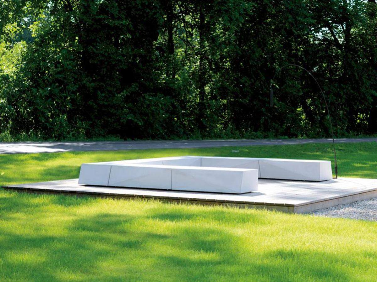 Kubisches Design für den Garten. Für die Cementum Collection lässt Viteo Beton in Blocks gießen.