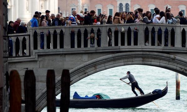 Schönes, volles Venedig: Ob Markusplatz, Canal Grande oder eine der unzähligen Brücken, allein ist man in der Lagunenstadt nie. 