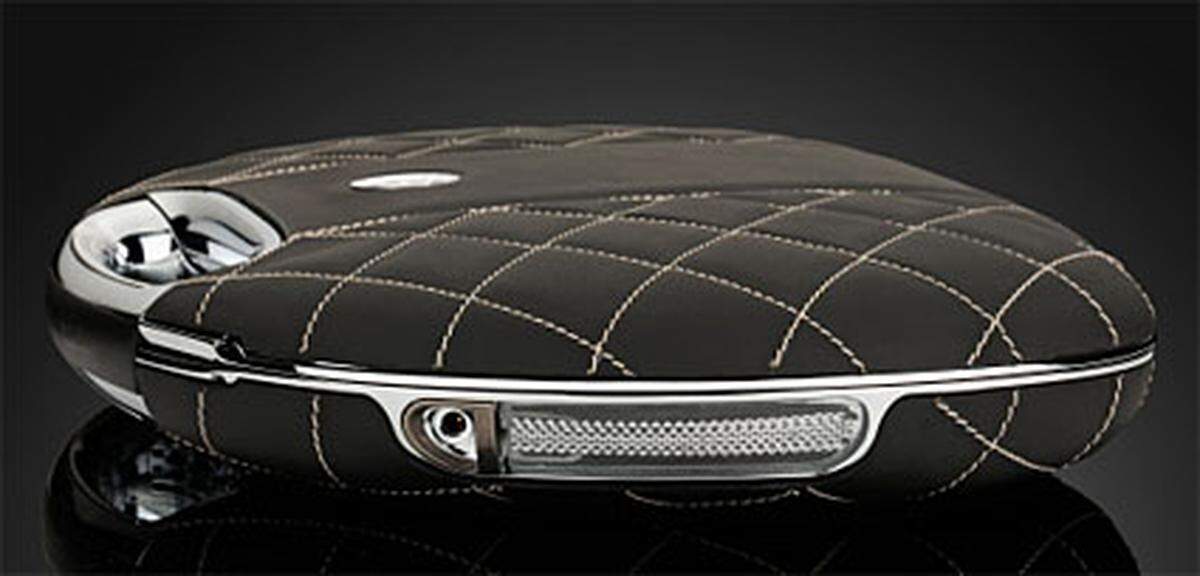 Der Notebook-Hersteller Ego ist bekannt für Spezialdesigns für exklusive Marken. Das Bentley-Notebook ist in dasselbe Leder gehüllt, wie die Sitze der Nobel-Limousinen und in zehn Farben erhältlich. Die Stepp-Nähte, die das Äußere zieren, sind per Hand gestickt.