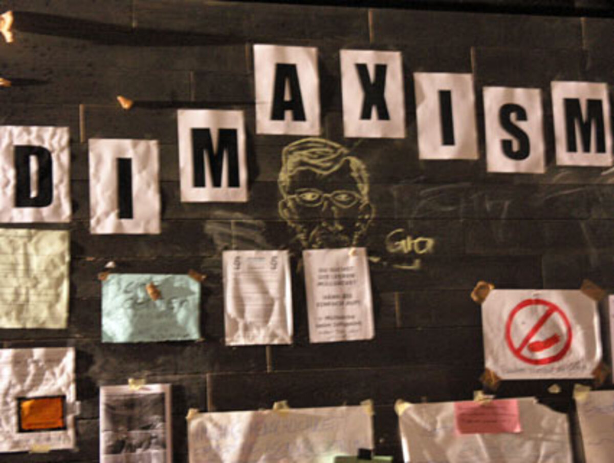 Für eine Räumung will er trotzdem nicht eintreten. Das sei nicht so einfach, da das Audimax mittlerweile zu einem "Wahrzeichen" geworden sei. Viele Studenten in Deutschland würden beobachten, was hier in Wien passiert.