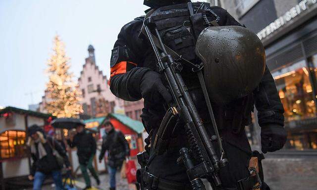 Die CSU fordert stärkere Befugnisse für die Polizei nach dem Berlin-Attentat.