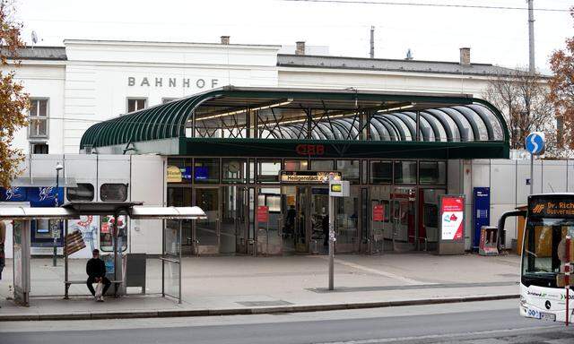 Der Gemeindebau steht in der Nähe des Bahnhofs Heiligenstadt.