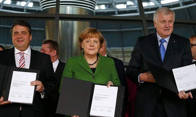 Es ist vollbracht: Gabriel, Merkel und Seehofer präsentieren den Koalitionsvertrag