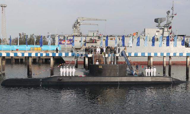 Der Iran hat am Sonntag ein neues U-Boot in Betrieb genommen