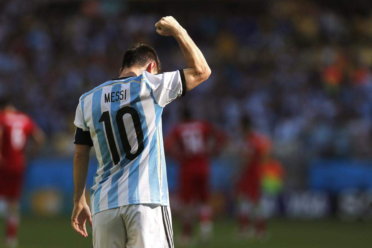 Immer wieder Lionel Messi. Auch im zweiten Gruppenspiel gegen den Iran kann sich ein schwaches Argentinien auf seinen Superstar verlassen - der trifft in der Nachspielzeit zum 1:0.