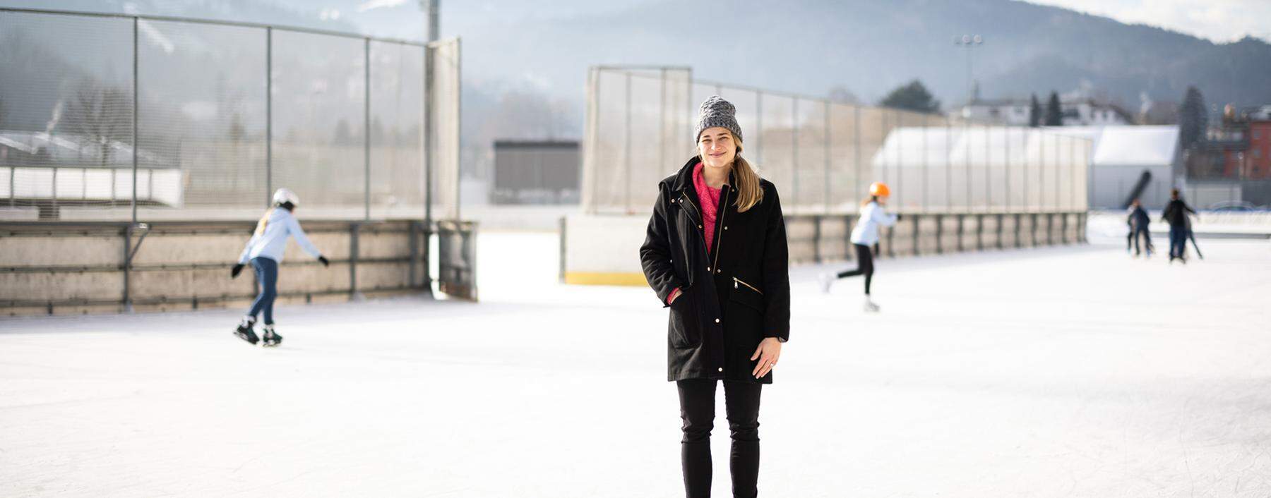 Über Weihnachten besucht Janine Weber ihre Familie in Innsbruck. Hier begann einst ihr Eishockey-Abenteuer, das sie 2015 in die National Women's Hockey League führen sollte.