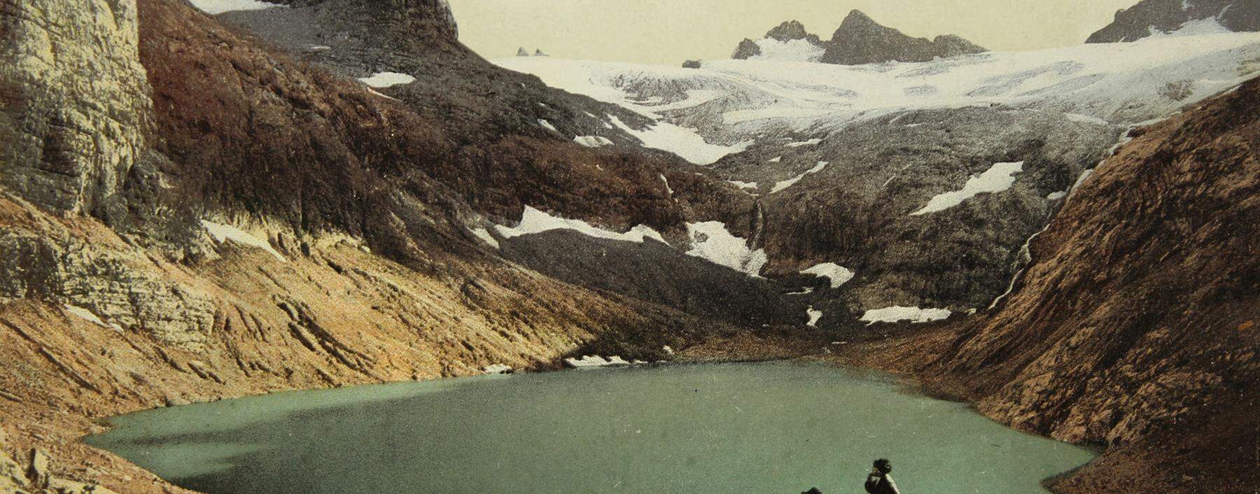 Postkarte von 1906 mit Dachstein, Gletschersee und Karlseisfeld. Und staunenden Wanderern. 