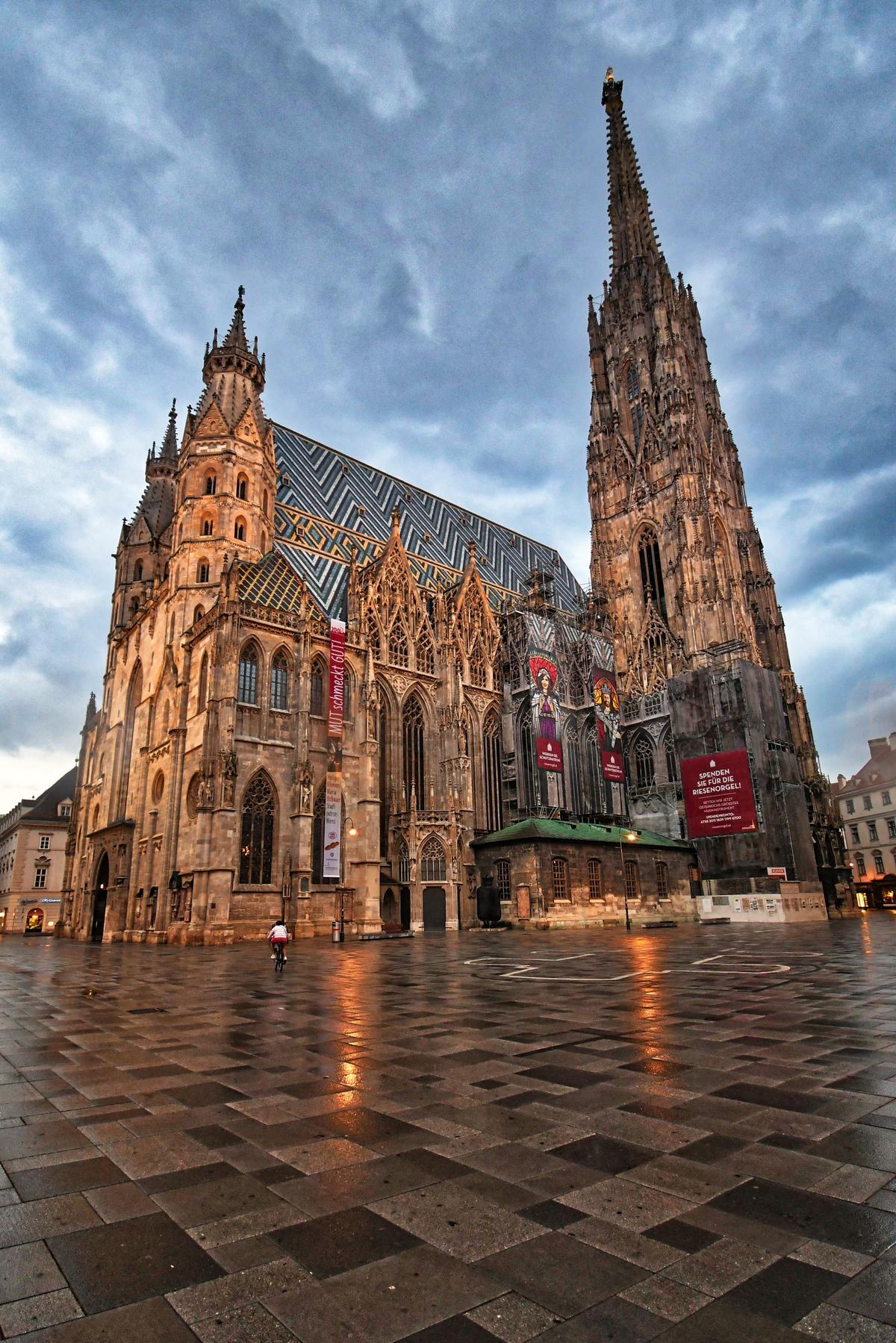 Ein menschenleerer Stephansplatz als Beispiel für die Leere in der Stadt im Lockdown.