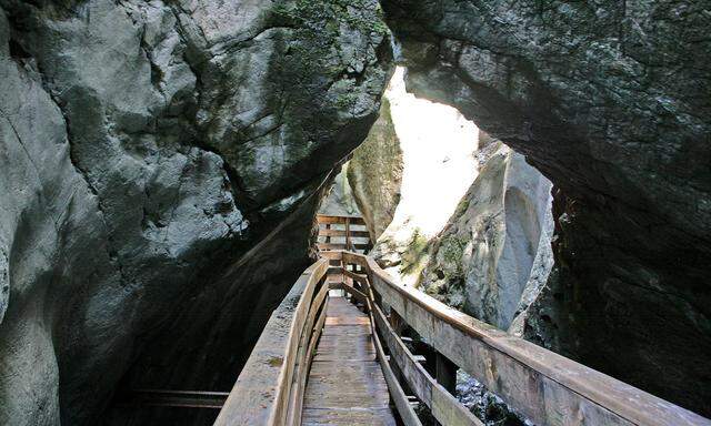 Seisenbergklamm. Es tost durch Kessel, Schlünde und Strudeltöpfe.