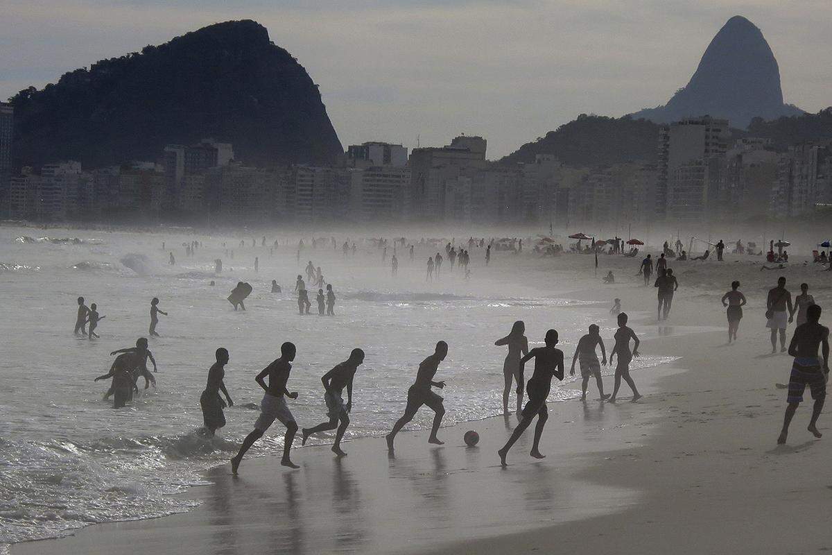 Wer vor lauter WM und Fußball die Copacabana in Rio nicht mehr sehen kann, für den eignen sich vielleicht folgende Metropolen mit Strandanschluss.