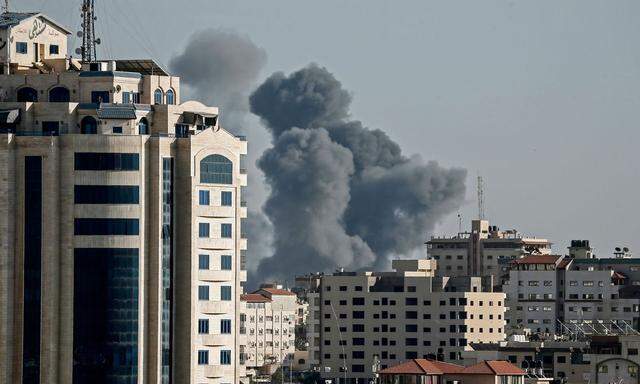 Militante Palästinenser haben rund 90 Raketen aus dem Gazastreifen in Richtung Israel abgefeuert