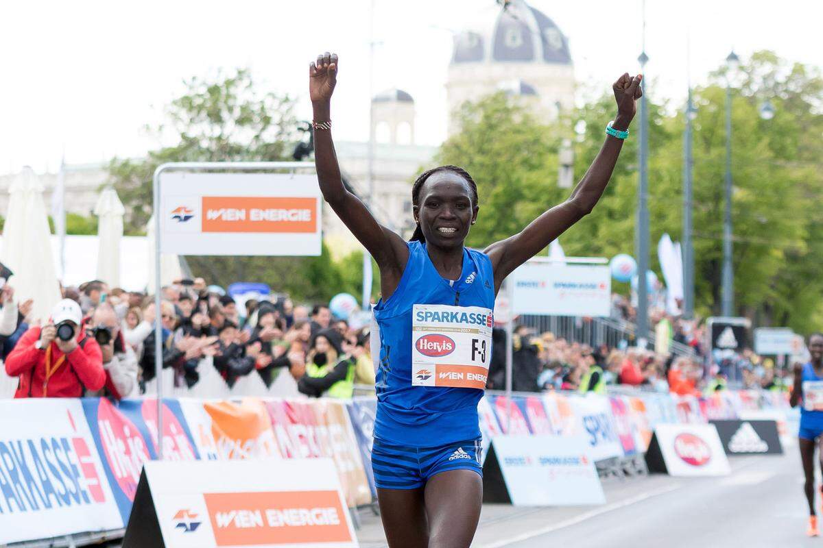... Nancy Kiprop in 2:24:20 gebracht. Kiprop lief die  zweitschnellste jemals in Wien erzielte Frauen-Bestzeit.