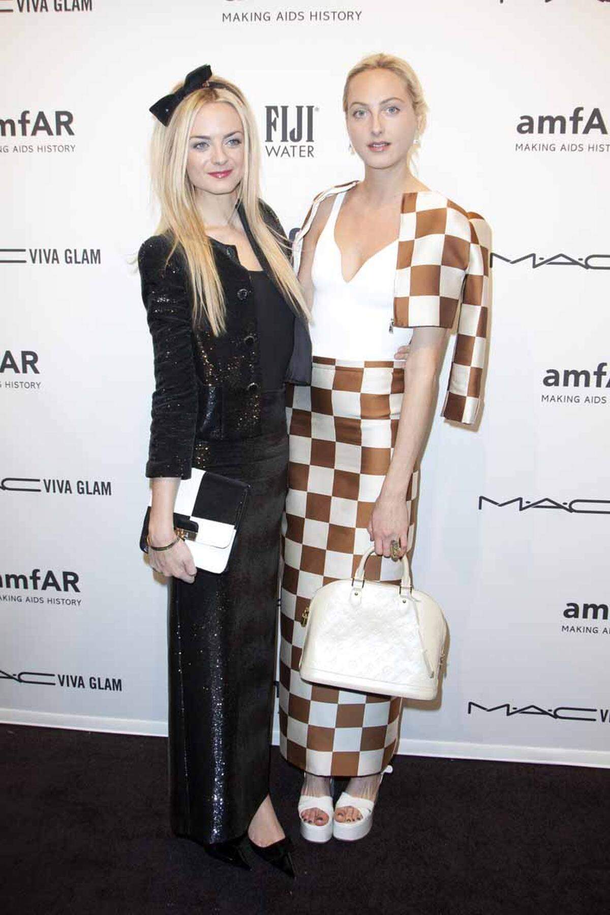 Die beiden Make-up-Erbinnen Virginie und Claire Courtin Clarins in Louis Vuitton.