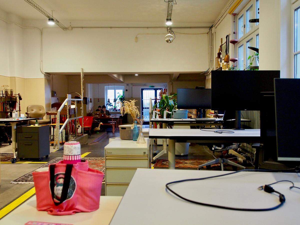 In der knapp 200 Quadratmeter großen Werkshalle befindet sich seit kurzem der Corowking-Space "The Nest" von Patricia Ziegler. www.thenest.space