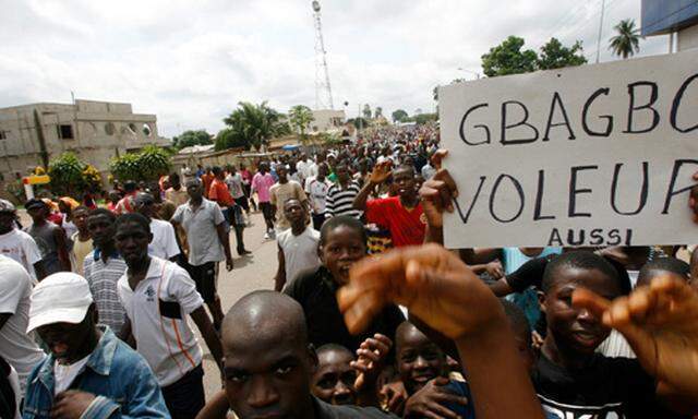 Blutige Unruhen in der Elfenbeinküste