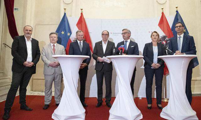 Unterzeichnet wurde von Finanzminister Magnus Brunner (ÖVP), Gesundheitsminister Johannes Rauch (SPÖ), den Landeshauptleuten Thomas Stelzer und Markus Wallner (beide ÖVP) und Michael Ludwig (SPÖ).