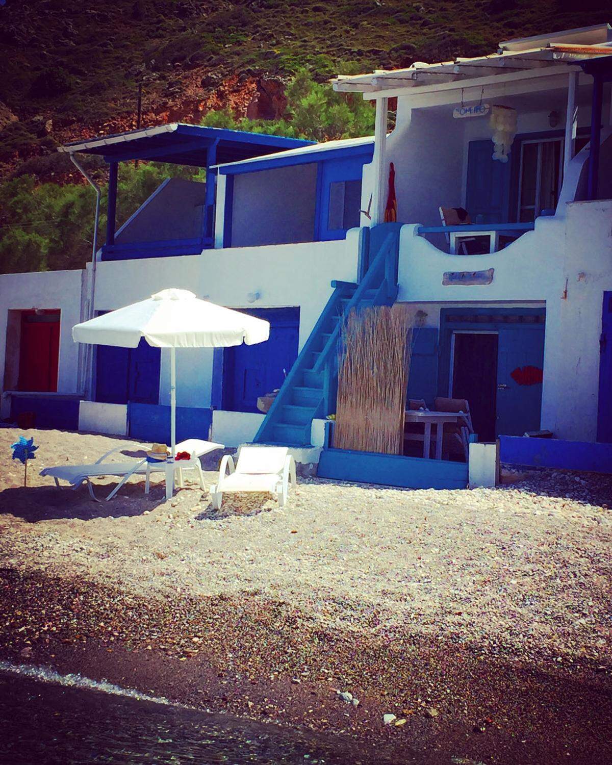 Auf Platz eins landet das "Pradeiso" Strand-Bungalow Apartment in Milos, Griechenland. Der gemütliche Bungalow war ursprünglich ein Bootshaus und befindet sich deshalb nur einen Steinwurf vom Meer entfernt.