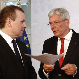 Der Kärntner Landeshauptmann Peter Kaiser (SPÖ) und Cybercrime-Experte Cornelius Granig