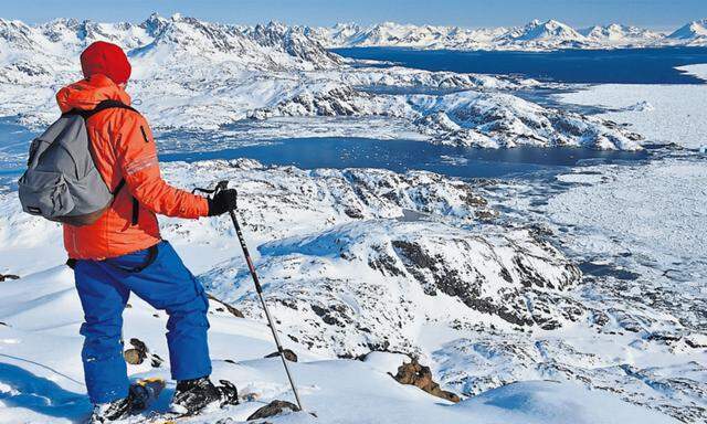 Der Winter ist die attraktivste Jahreszeit im ostgrönländischen Tasiilaq, Tageslicht gibt es auch am kürzesten Tag des Jahres (21. 12.) fast fünf Stunden, Zeit genug, sich im Schnee und auf dem Eis auszutoben.