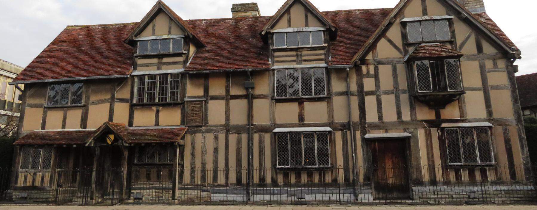 In diesem mittelenglischen Fachwerkhaus wurde William Shakespeare 1564 geboren.
