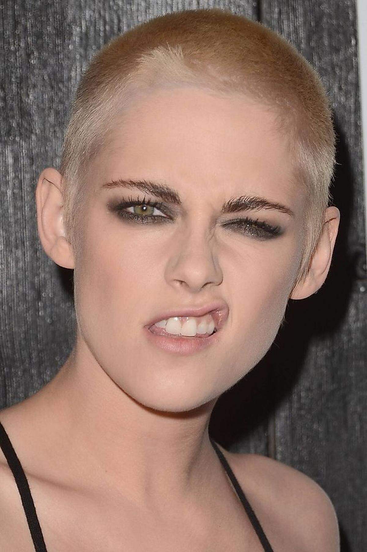 Short hair, don't care? Schauspielerin Kristen Stewart trug die blondierten Haare schon raspelkurz.