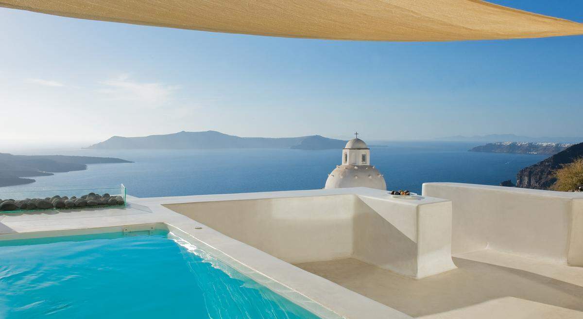 Eine große Terrasse sowie ein Panoramablick auf das Meer. Das Architektenbüro Kapsimalis Architects hat bei dem Ferienhaus in Fira auf Santorin diese beiden Wünsche der Inhaber perfekt umgesetzt. House in Fira I, 2014    