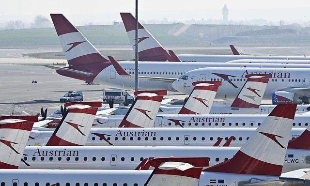 Ein Sinnbild der Coronakrise: die abgestellten Flugzeuge am Wiener Flughafen.