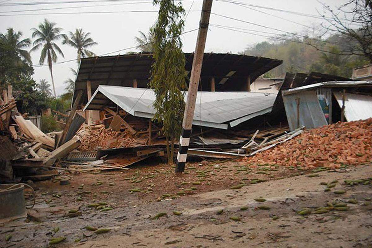Der thailändische Wetterdienst teilte mit, es seien noch sechs schwere Nachbeben gemessen worden.