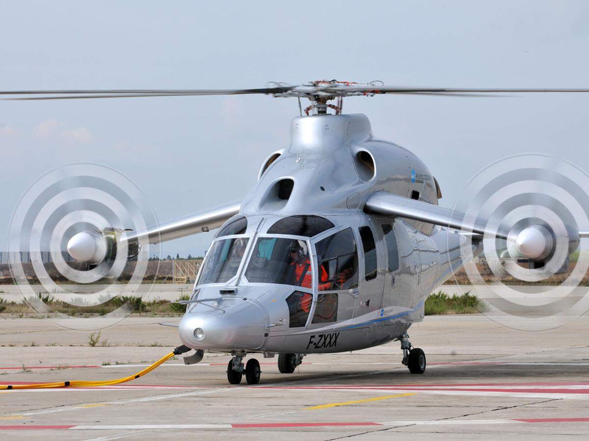 Die EADS-Tocher Eurocopter hat nun den Prototypen "X3" getestet. Er soll eine Reisegeschwindigkeit von über 220 Knoten haben - das sind über 408 Kilometer pro Stunde.