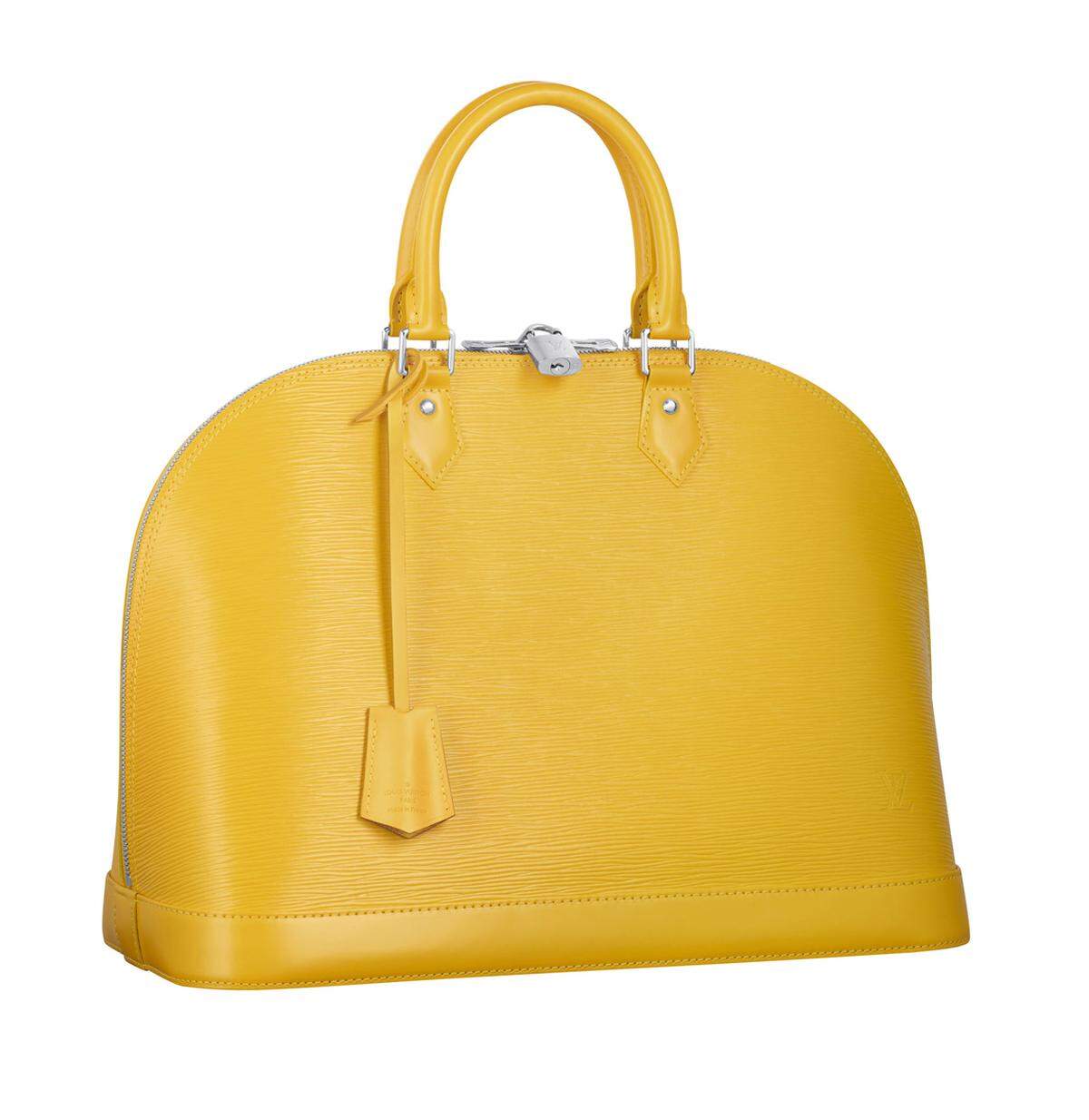 In Gelb sticht die Tasche von Louis Vuitton noch mehr ins Auge.