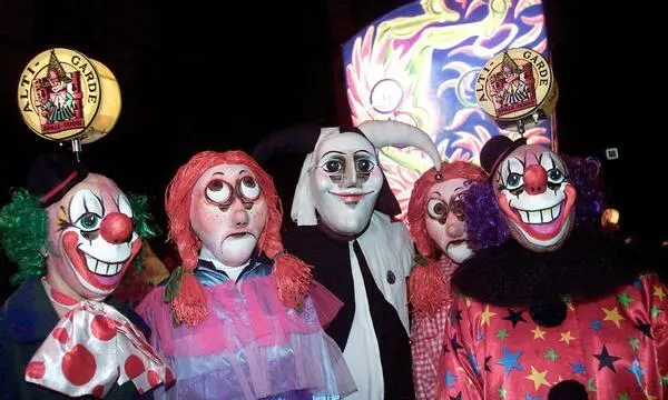 Hier mehr Anarchie, dort mehr Zusammenhalt: Fastnacht in Basel.