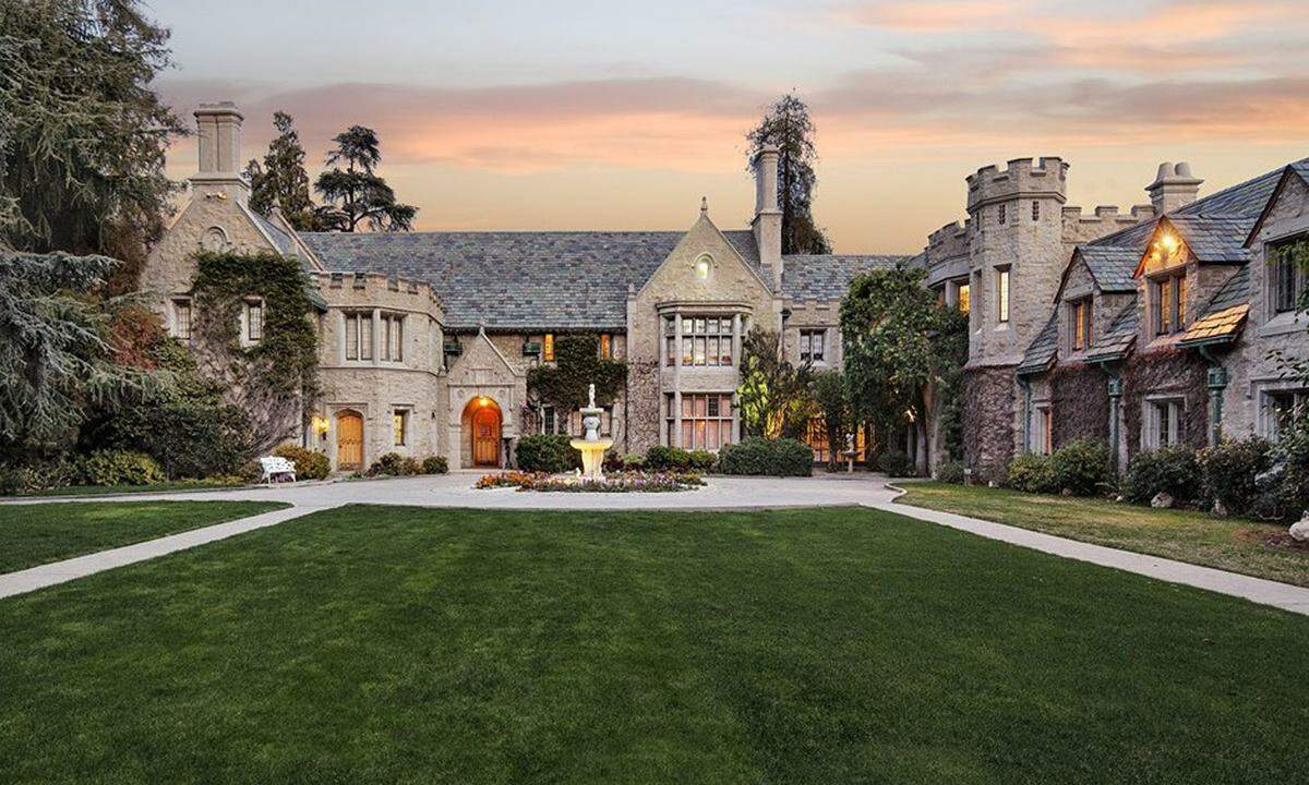 Hugh Hefners Tod im hohen Alter von 91 Jahren ist der Abschied vom selbsternannten "glücklichsten Mann der Welt" und ein neuer Start für eines der berühmtesten Häuser der Welt: die "Playboy Mansion" in Holmby Hills.