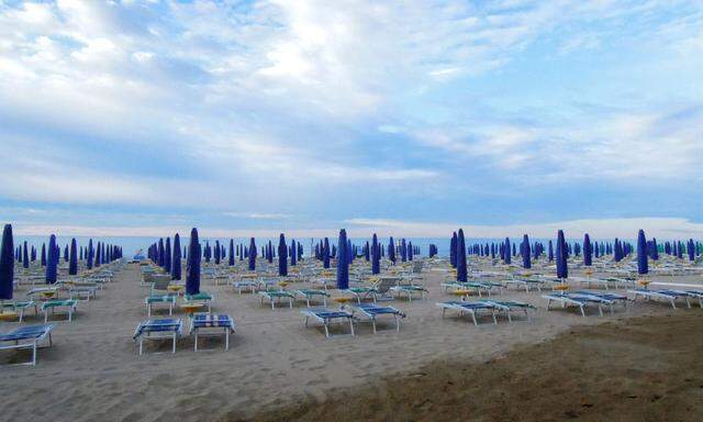 Der Strand in Lignano ist bereit für Gäste