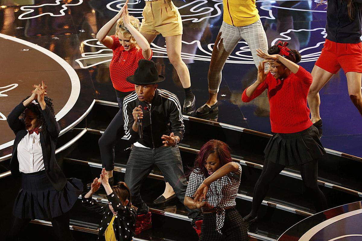 Für gute Stimmung sorgte Pharrell Williams, der seinen Hit "Happy" live performte.